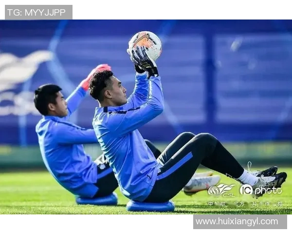 足球球星一周训练与比赛安排揭秘 探索职业球员的高强度训练节奏